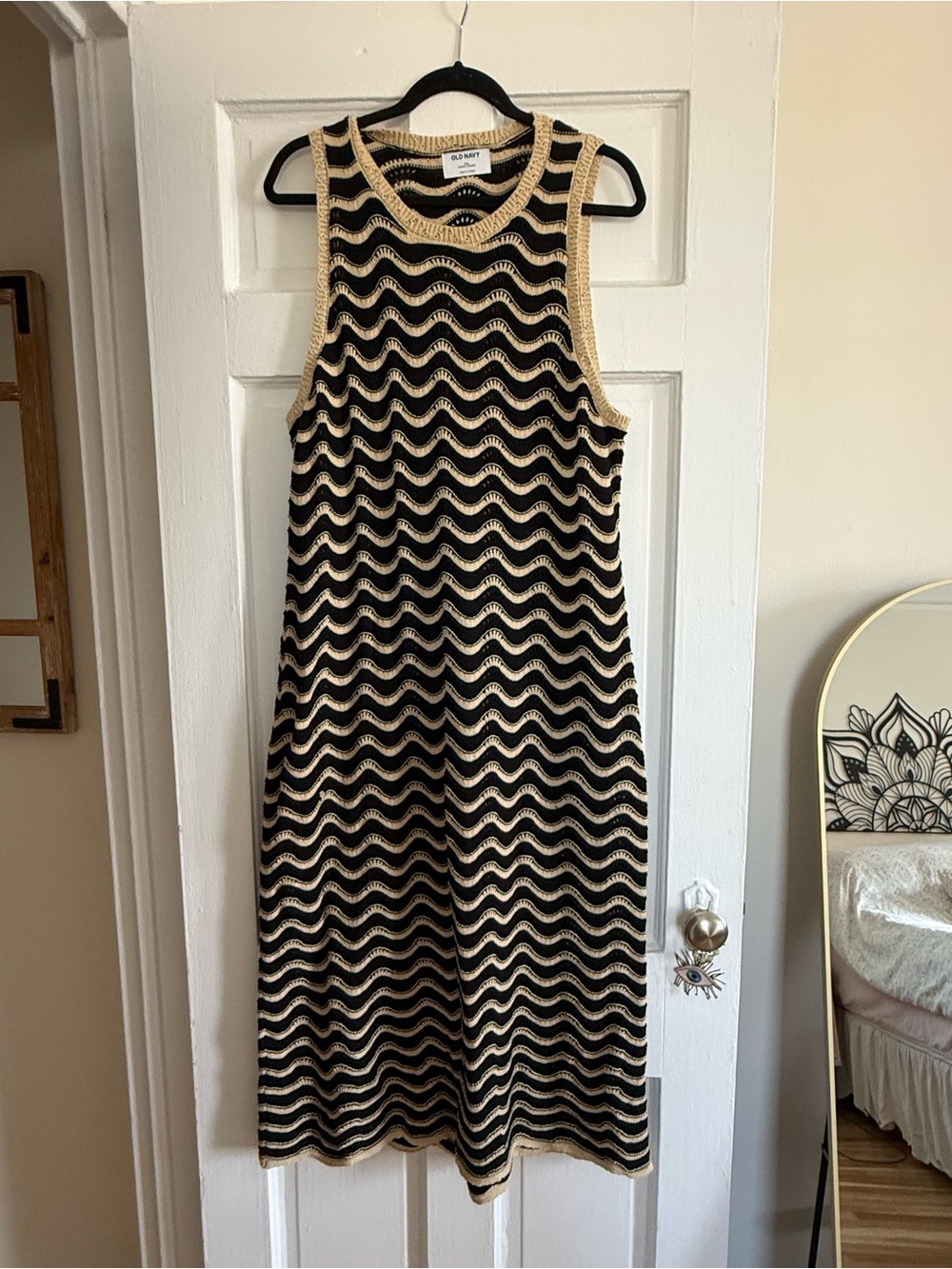 Old Navy Black and Cream Sleeveless Wave Knit Midi Dress